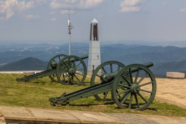 Bulgaristan 'ın Shipka Tepesi' ndeki Özgürlük Anıtı 'nda top atıldı