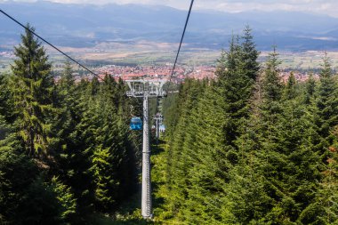 Bulgaristan 'ın Bansko kentinin teleferikli hava görüntüsü