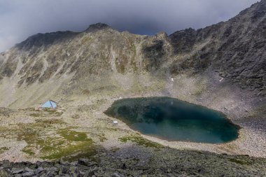 Bulgaristan 'ın Rila dağlarındaki Ledeno Gölü