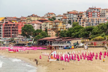 SOZOPOL, BULGARIA - 23 Temmuz 2019: Bulgaristan 'ın Sozopol kentinde bir plaj manzarası