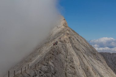Bulgaristan 'ın Pirin dağlarında Koncheto sırtı sisli