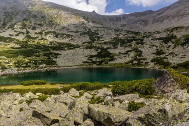 Bulgaristan 'ın Rila dağlarındaki Karakeshevo Gölü
