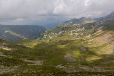 Bulgaristan 'daki Rila dağlarının manzarası