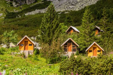 Malyovitsa zirvesinin altındaki dağ kulübeleri, Rila dağları, Bulgaristan