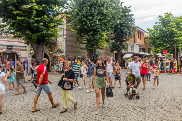 Nesebar Bulgarije Juli 2019 Toeristen Lopen Straat Nesebar Bulgarije — Stockfoto