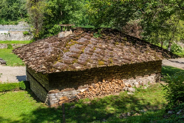 Небольшой Каменный Дом Деревне Этар Болгария — стоковое фото