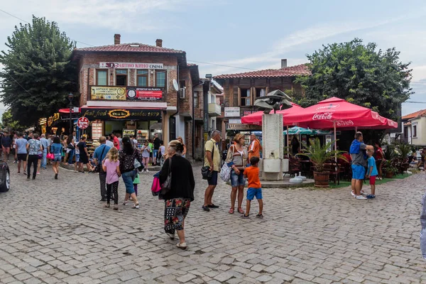 Sozopol Bulgária Julho 2019 Turistas Uma Rua Paralelepípedos Sozopol Bulgária — Fotografia de Stock