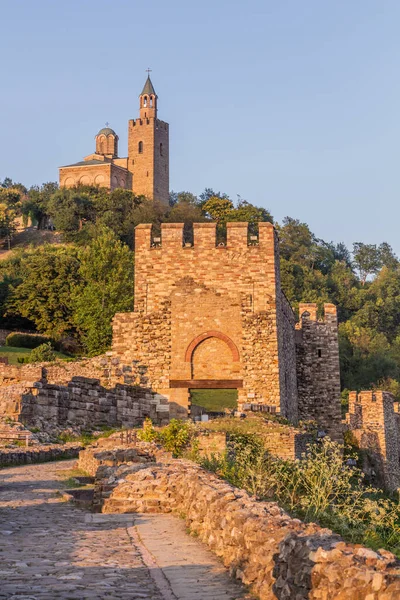 Porta Della Fortezza Tsarevets Con Cattedrale Dell Ascensione Veliko Tarnovo — Foto Stock