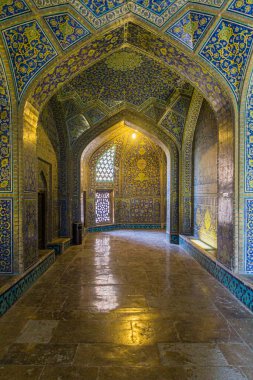 ISFAHAN, İRAN - 10 Temmuz 2019: İran 'ın İsfahan kentindeki Şeyh Lotfollah Camii