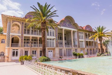 İran 'ın Şiraz kentindeki Eram bahçesindeki saray.