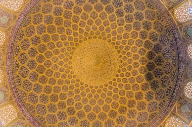 İran, İsfahan 'daki Şeyh Lotfollah Camii Kubbesi