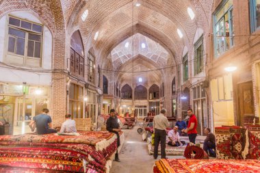 TABRIZ, İRAN - 15 Temmuz 2019: Tabriz, İran Çarşısının Halı Bölümü