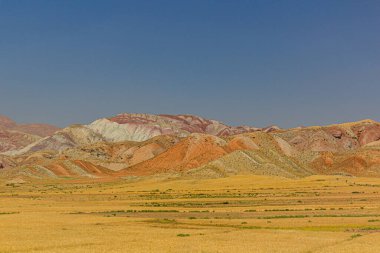 İran 'ın Doğu Azerbaycan eyaletindeki çok renkli Aladaglar Dağları
