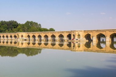 İran 'ın İsfahan kentindeki Joubi (Choobi) köprüsü