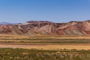 İran 'ın Doğu Azerbaycan eyaletindeki çok renkli Aladaglar Dağları
