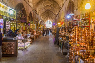 ISFAHAN, İRAN - 9 Temmuz 2019: İran 'ın İsfahan kentindeki Çarşı (pazar) manzarası