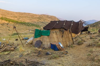 Zagros dağlarındaki göçebe kampı, İran