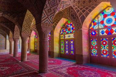 SHIRAZ, İRAN - 8 Temmuz 2019: Şii, İran 'daki Nasir al Mulk Camii