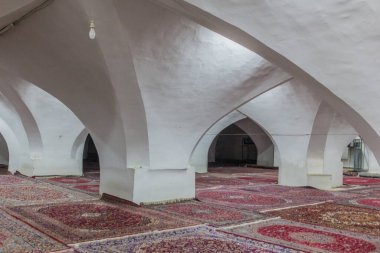 ISFAHAN, İRAN - 9 Temmuz 2019: İran 'ın İsfahan kentindeki Jameh camiinin içi