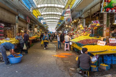 HAMADAN, İRAN - 14 Temmuz 2019: HAN, İran 'da bir pazar manzarası