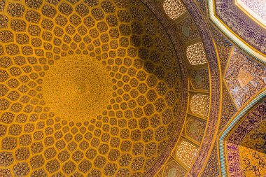 ISFAHAN, İRAN - 10 Temmuz 2019: İran 'ın İsfahan kentindeki Şeyh Lotfollah Camii Kubbesi