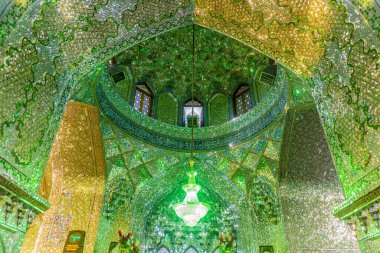 SHIRAZ, IRAN - 8 Temmuz 2019: İran 'ın Şiraz kentindeki Imamzadeh-ye Ali Ebn-e Hamze (Ali İbn Hamza Anıtmezar)