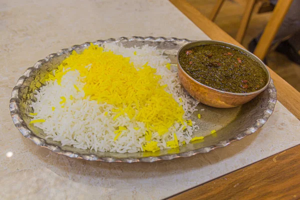Jídlo Íránu Ghormeh Sabzi Šafránovou Rýží — Stock fotografie