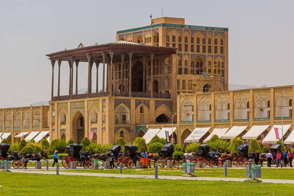 Isfahan Iran Липня 2019 Конячі Екіпажі Перед Палацом Алі Капу — стокове фото