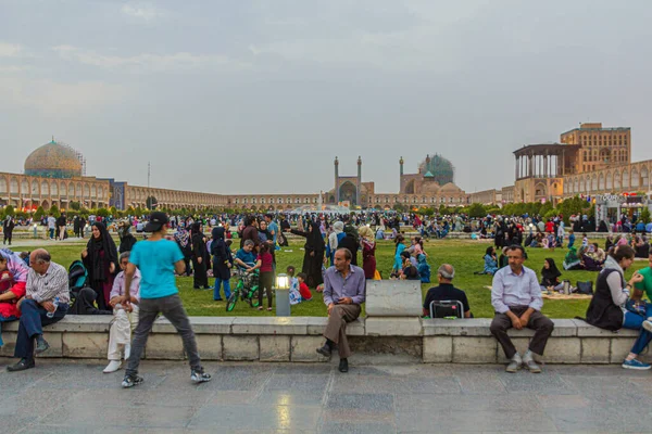 Isfahan Irán Julio 2019 Gente Disfrutando Noche Plaza Naqsh Jahan — Foto de Stock