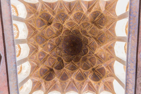 Isfahan イラン 2019年7月9日 イラン イスファハンのアリ カプ宮殿の音楽ホールの天井 — ストック写真