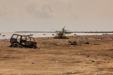 Car wreck on the beach in the border town Lawyacado in western Somaliland