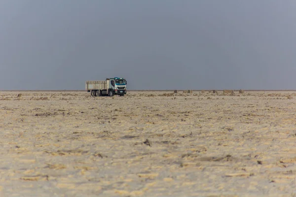 Camion Presso Saline Della Depressione Danakil Etiopia — Foto Stock