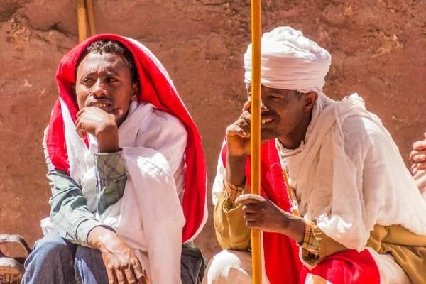 Lalibela Ethiopia March 2019 Christian Pilgrims Front Bet Maryam Rock — Zdjęcie stockowe