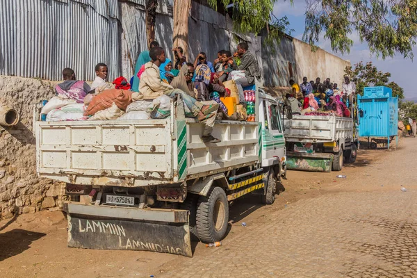 Harar Ethiopia April 2019 Local People Traveling Trucks Harar Ethiopia — Stock fotografie