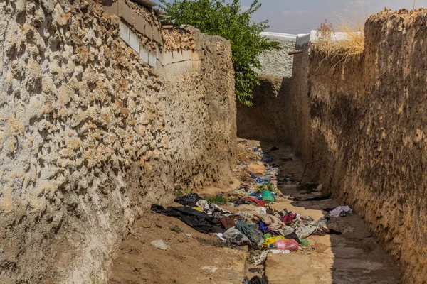 Narrow Alley Rubbish Old Town Harar Ethiopia — Foto de Stock