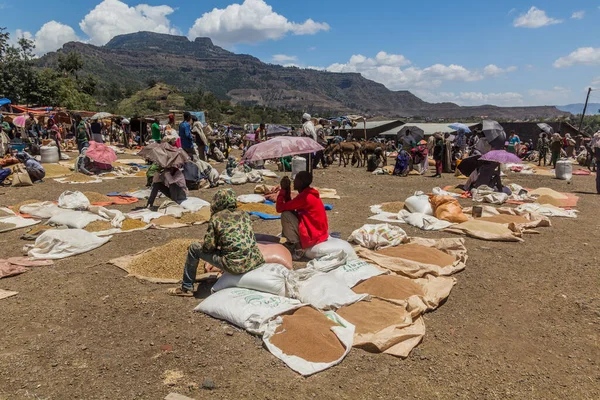 Lalibela Ethiopia March 2019 Grains Seller Saturday Market Lalibela Ethiopia — Stock fotografie