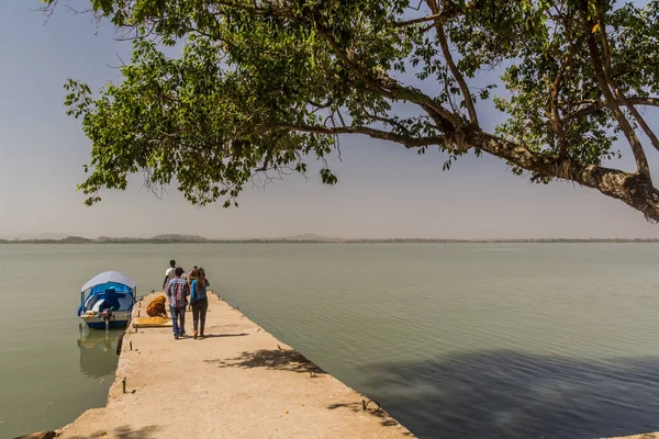 Tana Ethiopia April 2019 People Pier Entos Eyesu Monastery Ethiopia — Stock Photo, Image