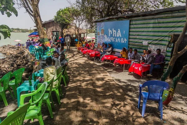 Bahir Dar Ethiopia April 2019 People Seaside Pub Bahir Dar — стоковое фото