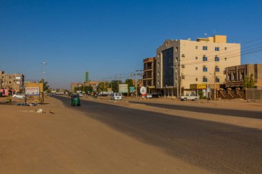 OMDURMAN, SUDAN - 8 Mart 2019: Omdurman, Sudan 'da bir yol manzarası