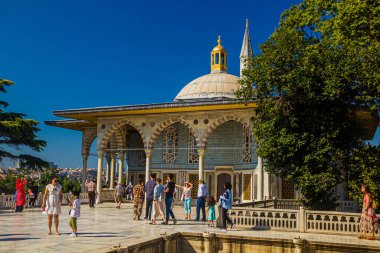 İSTANBUL, TURKEY - 22 Temmuz 2019: İstanbul 'daki Topkapı Sarayı' nda Bağdat Büfesi