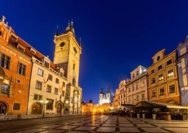 Çek Cumhuriyeti Prag 'daki Old Town Meydanı' nın akşam manzarası