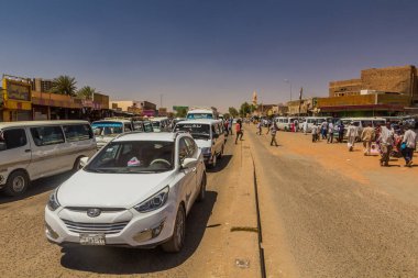 KHARTOUM, SUDAN - 8 Mart 2019: Sudan 'ın başkenti Hartum' da bir caddenin görüntüsü
