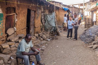 BAŞKAN, ETHIOPIA - 13 Mart 2019: Gondar, Etiyopya 'da bir caddenin görüntüsü.