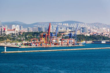 İSTANBUL, TURKEY - 22 Temmuz 2019: İstanbul, Türkiye 'deki Haydarpasa limanı