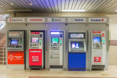 İSTANBUL, TURKEY - 22 Temmuz 2019: İstanbul, Türkiye 'de çeşitli ATM' ler