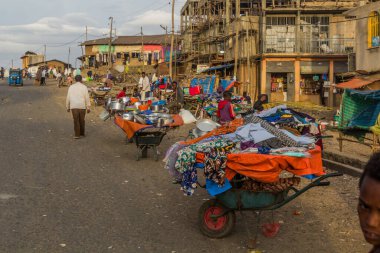 DEBARK, ETHIOPIA - 17 Mart 2019: Debark, Etiyopya 'daki sokak pazarı