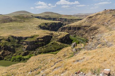 Türkiye ile Ermenistan arasında Akhuryan (Arpachay) nehir vadisiyle Ani antik kenti harabeleri