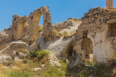 Kapadokya 'nın Uchisar köyündeki bir evin yıkılması