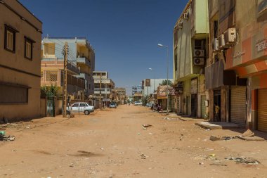 KHARTOUM, SUDAN - 8 Mart 2019: Sudan 'ın başkenti Hartum' da bir caddenin görüntüsü