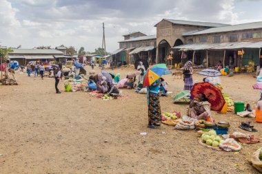 AXUM, ETHIOPIA - 20 Mart 2019: Etiyopya 'nın Axum kentindeki ana markette meyve ve sebze tezgahları